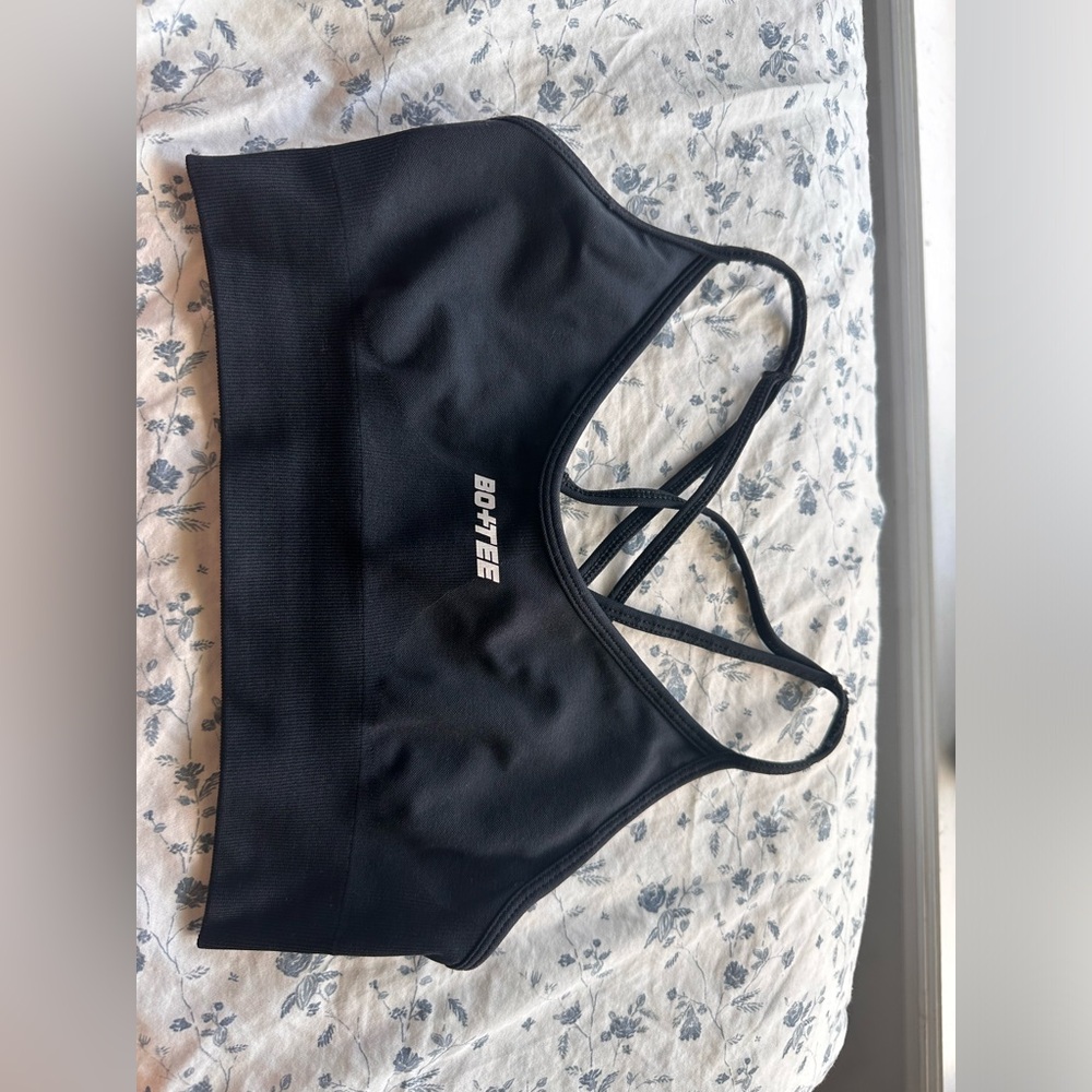 BO&TEE sports bra size small